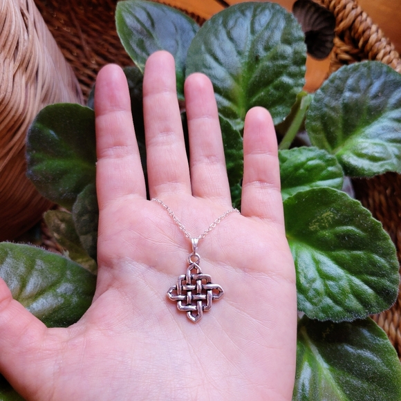 New Silver Celtic Knot Necklace - Picture 12 of 16